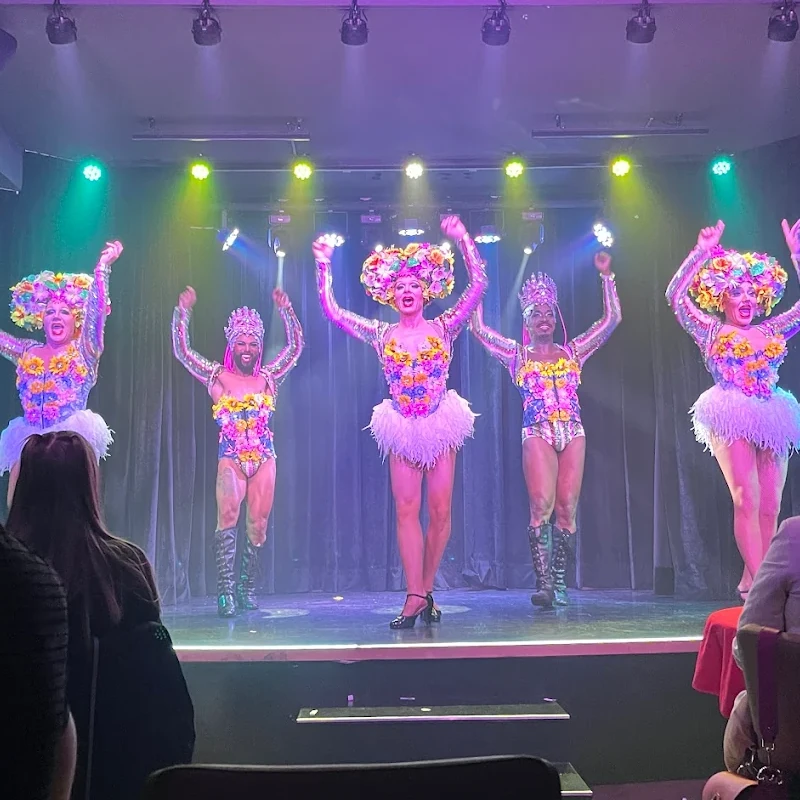 queez-cabaret-sitges-drag shows